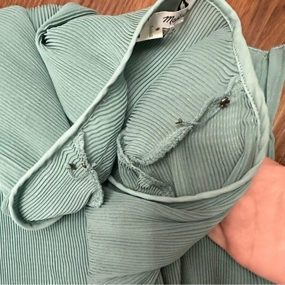 Madewell Pleated Flare-Sleeve Top - Picture 5 of 7